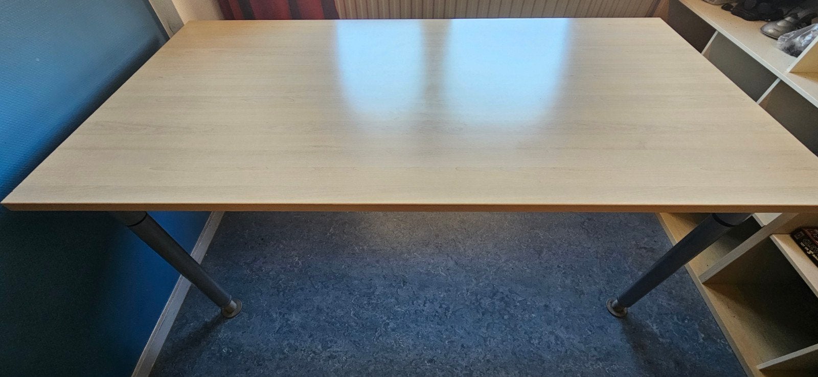 IKEA verstelbaar bureau tafel, Huis en Inrichting, Bureaus, Ophalen, 160 cm, Gebruikt, In hoogte verstelbaar