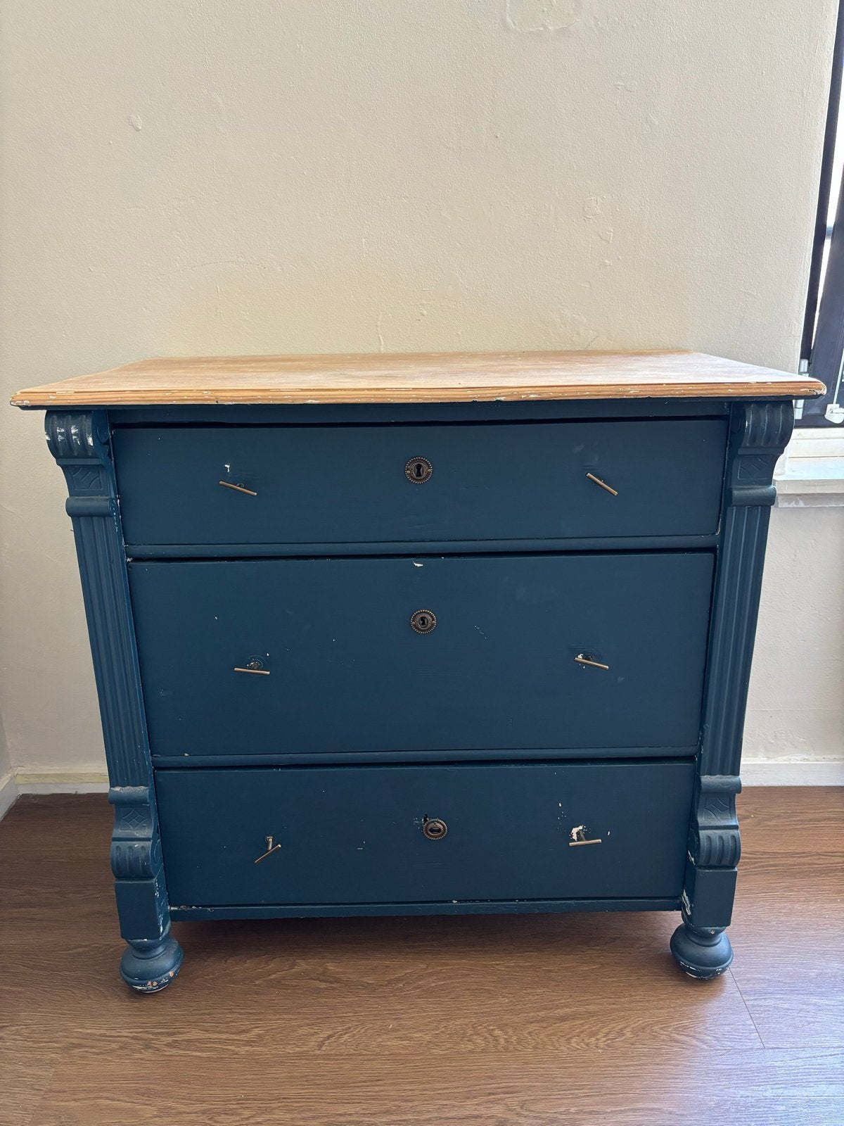 Vintage ladekast / commode in donkerblauw, Antiek en Kunst, Ophalen