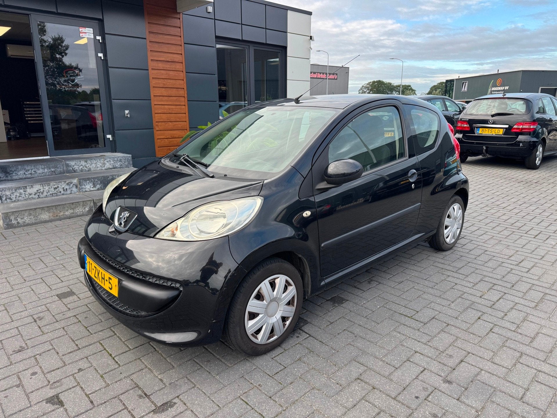 Peugeot 107 1.0-12V XS Airco 126,000 km, Auto's, Voorwielaandrijving, Stof, Gebruikt, Zwart