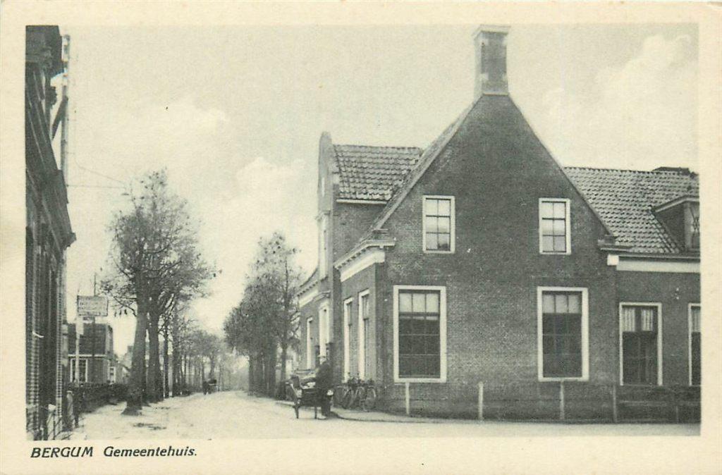 701-225-041 Bergum Gemeentehuis, Verzenden, Voor 1920, Friesland