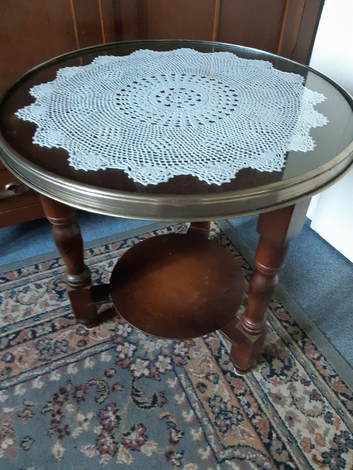 Vintage theetafel/ rooktafel glazen blad en houten onderstel, 45 tot 60 cm, Gebruikt, Verzenden, 55 tot 75 cm