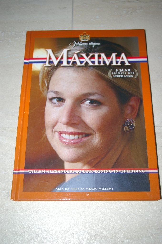 Jubileumboek: Maxima 5 jaar prinses der Nederlanden., Ophalen of Verzenden, Tijdschrift of Boek