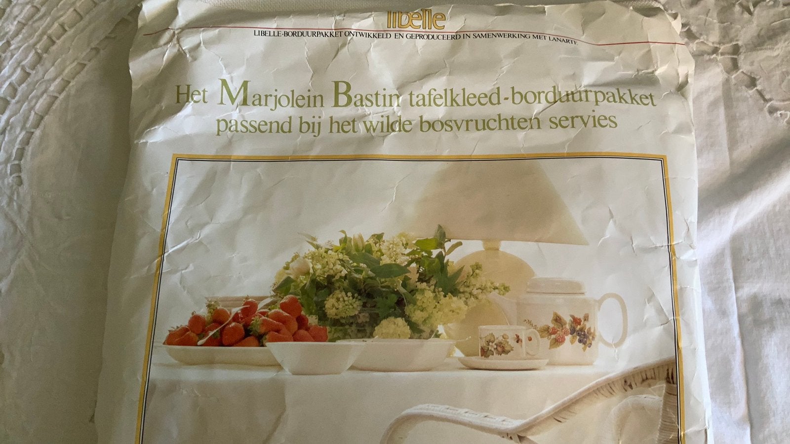 Libelle borduurpakket tafelkleed bosvruchten/MarjoleinBastin, Hobby en Vrije tijd, Ophalen of Verzenden, Nieuw, Handborduren, Borduurpakket
