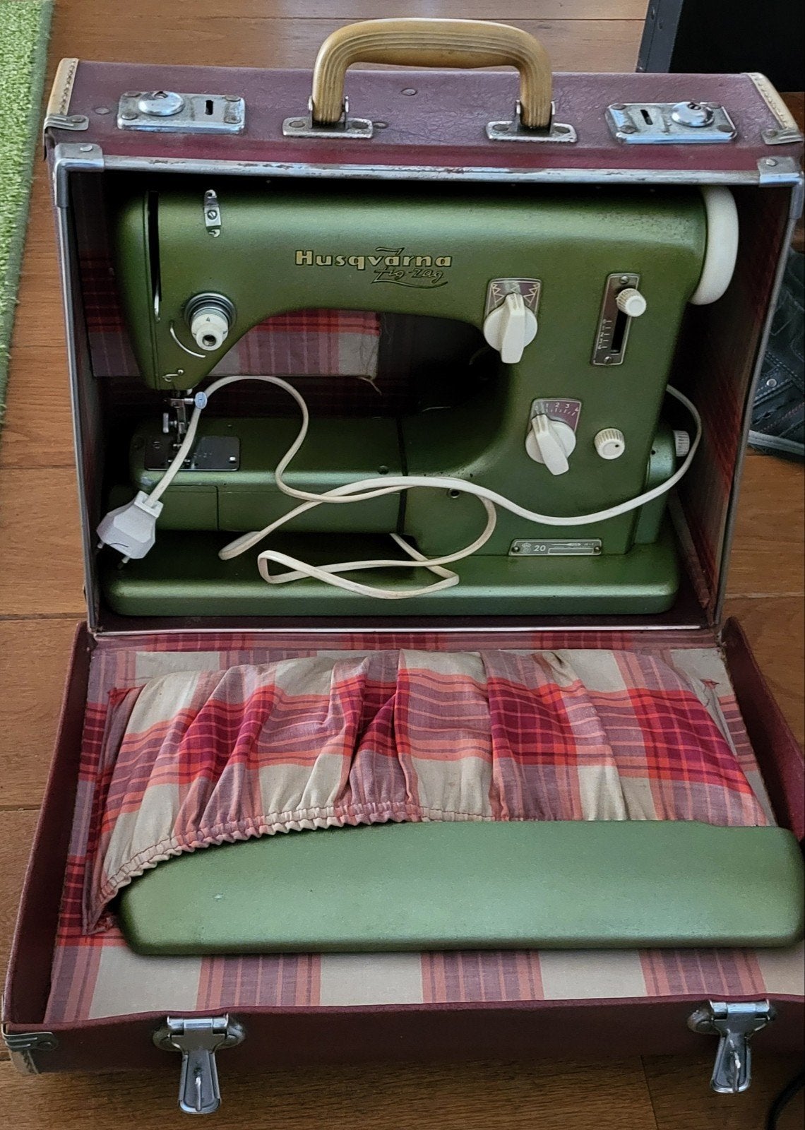 Husqvarna Zig-Zag Naaimachine in Koffer - Vintage Model, Ophalen, Gebruikt, Naaimachine, Husqvarna
