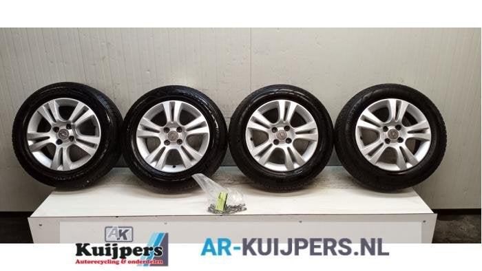 Sportvelgenset + banden van een Opel Corsa, Gebruikt, -, -, -