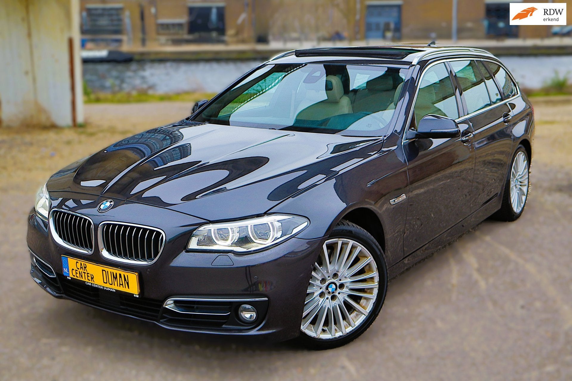 BMW 5-serie Touring 528i Luxury Edition NAP Pano Leer HUD Fu, Auto's, BMW, Automaat, Gebruikt, 4 cilinders, 2000 kg