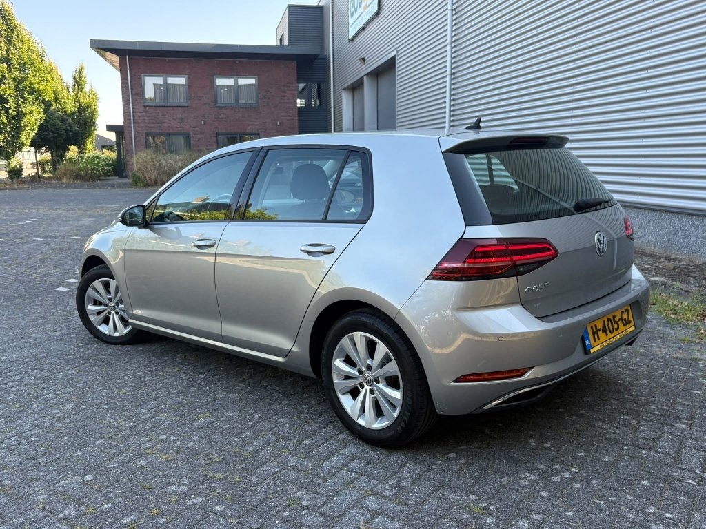 Foto 7 van Volkswagen Golf 1.0 TSI HighLine DAB Stoelvw PDC ACC Massage