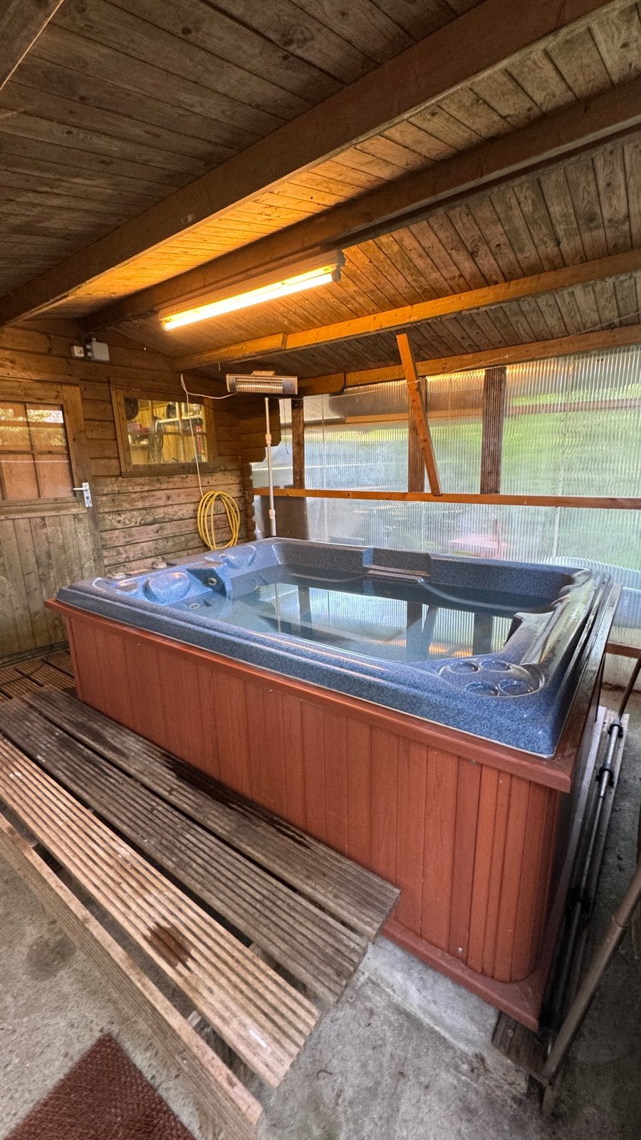 Sunbelt Spas Jacuzzi 3 persoons, Tuin en Terras, Bubbelbaden en Hottubs, Ophalen, Gebruikt, Afdekzeil, Vast