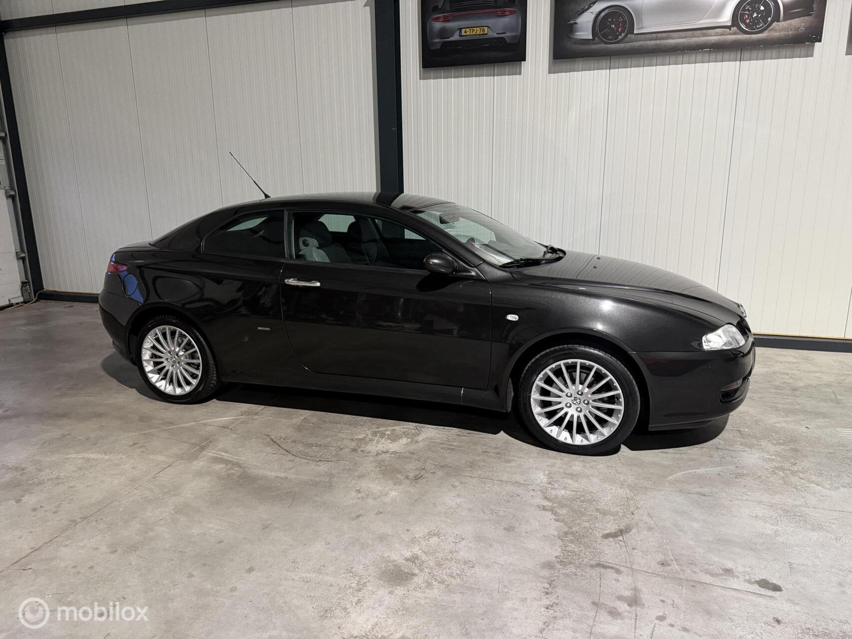 Alfa Romeo GT 2.0 JTS Progression lage km stand, Voorwielaandrijving, Gebruikt, 1295 kg, 400 kg