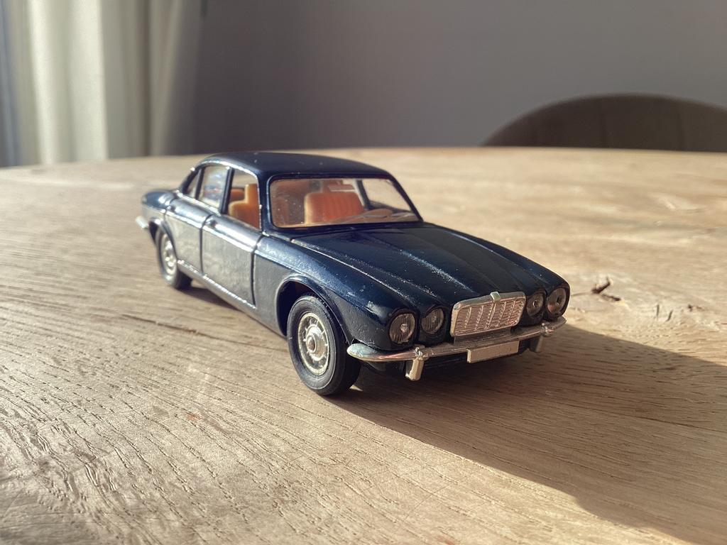 Solido Jaguar XJ12 1:43 – Made in France, Ophalen of Verzenden, Zo goed als nieuw, Auto, Solido