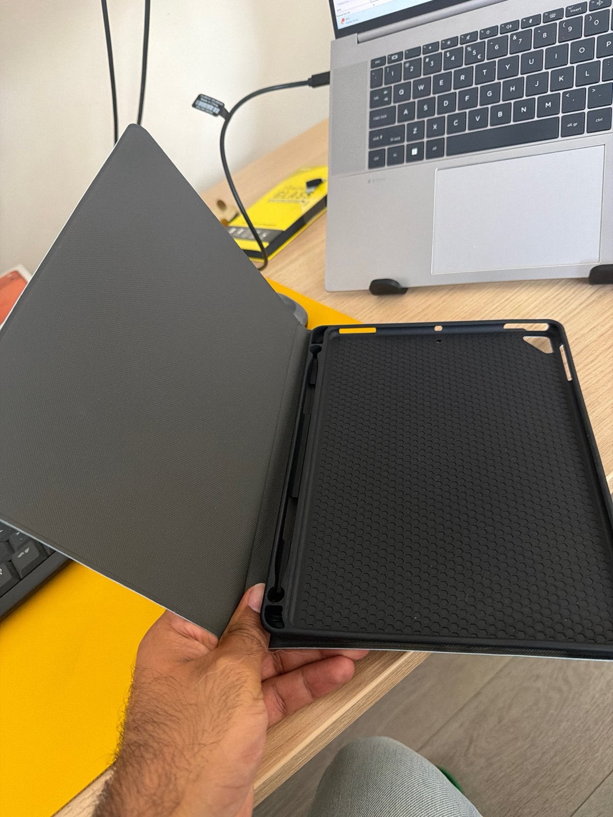 Nieuwe iPad hoes 9.7 inch - Ongebruikt, Ophalen of Verzenden, Nieuw, Mobiel, Hoesje