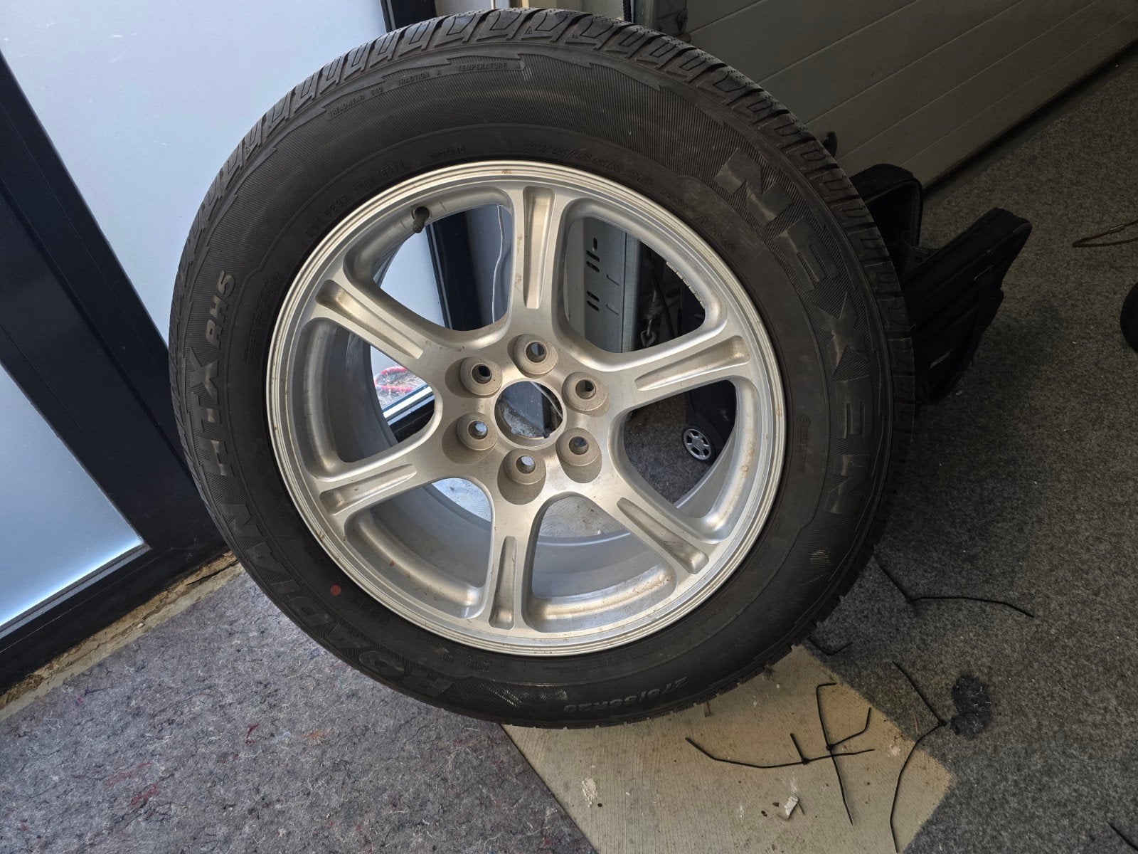 1 stuk dodge ram  275/55R20  band met velg, Auto-onderdelen, Banden en Velgen, Ophalen, Gebruikt, 275 mm, Banden en Velgen