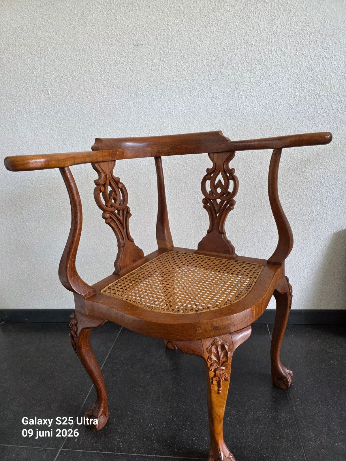 Antieke hoek stoel van mahonie of notenhout, Ophalen