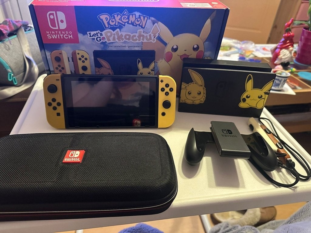 Nintendo Switch Pokemon Let's Go editie geen pokebal en spel, Ophalen of Verzenden, Gebruikt, Met 1 controller, Switch Original