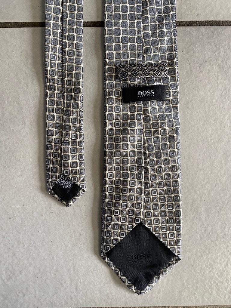 Onderdagen dus NIEUW ! stropdas van Hugo Boss, Kleding | Heren, Stropdassen, Ophalen of Verzenden, Nieuw, Hugo Boss, Met patroon