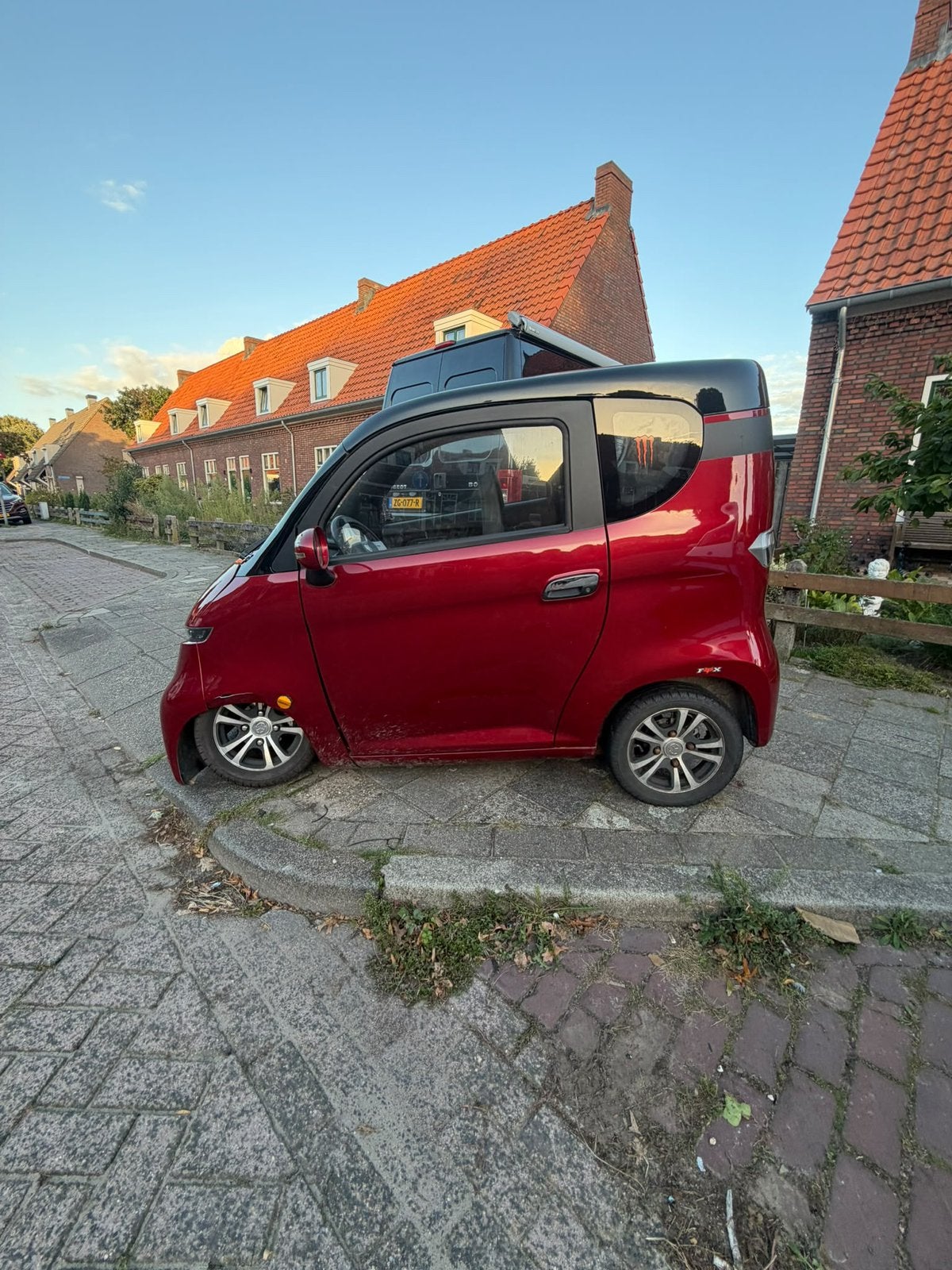 luxe overdekte scootmobiel met schade, Zo goed als nieuw, 16 km/u of meer, 46 km of meer, Ophalen