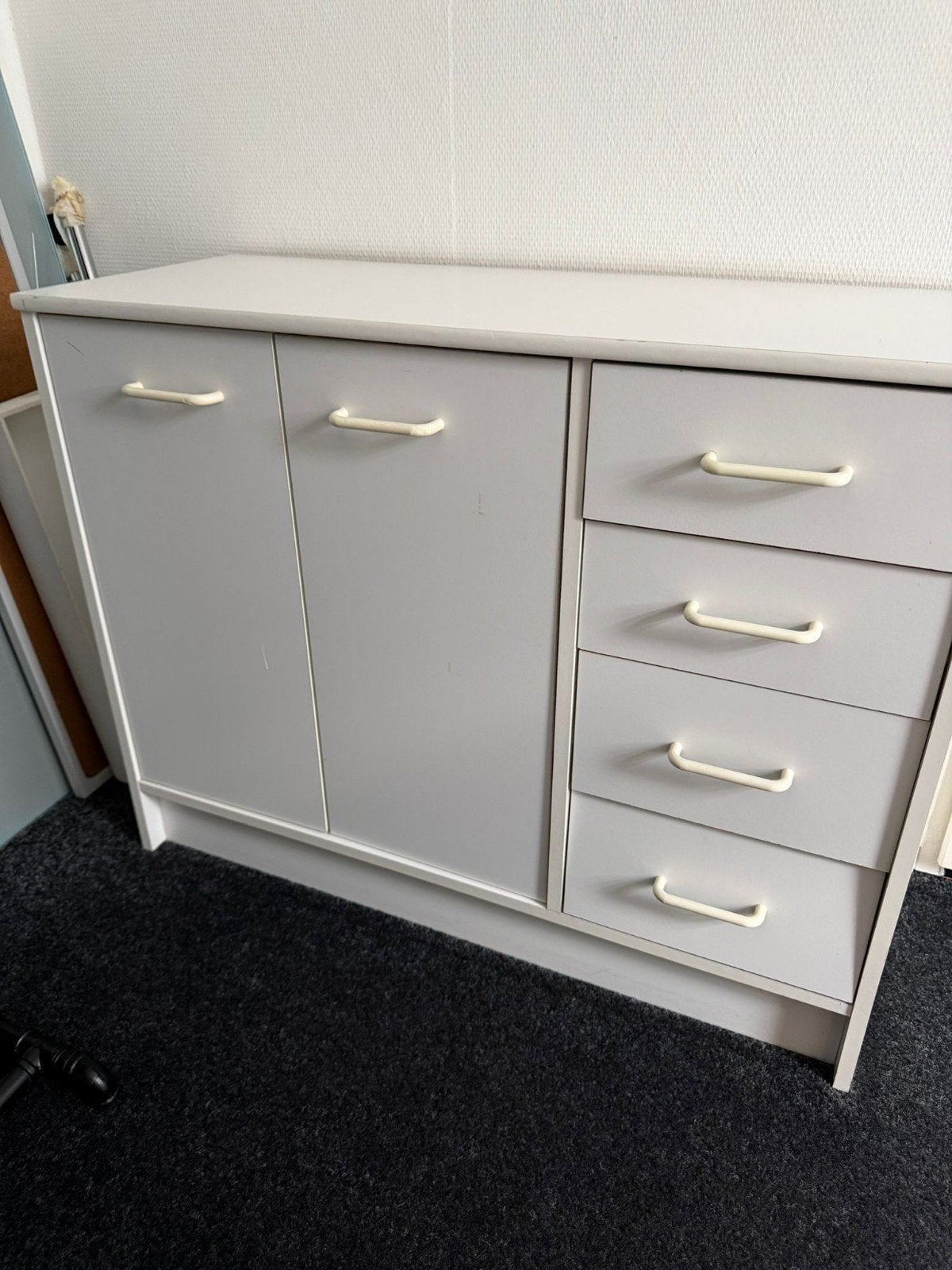 Praktisch kastje met lades en deuren - Grijs, Gebruikt, Ophalen of Verzenden, 25 tot 50 cm, Overige houtsoorten