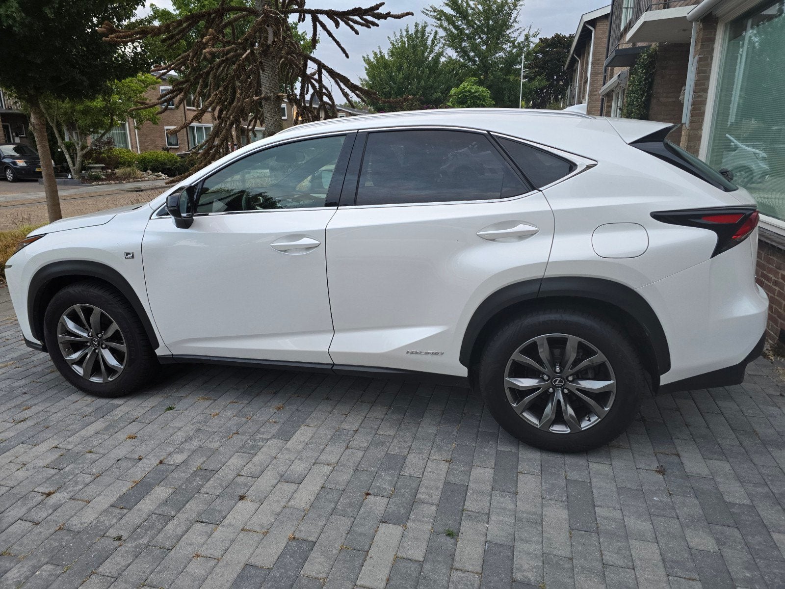 Lexus NX 300H F Sport 2.5 E-cvt AWD 2014 Wit, Auto's, Automaat, 2494 cc, Origineel Nederlands, 155 pk