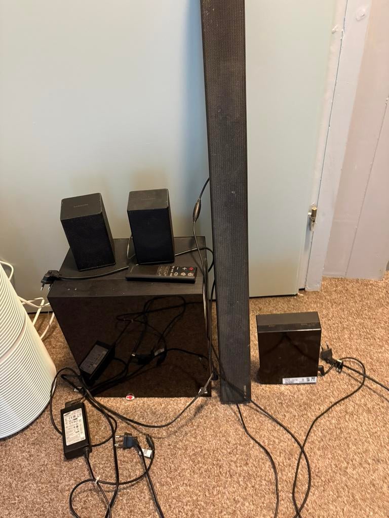 Soundbar met subwoefer en 2 draadloze boxen achter, Overige spelers, Ophalen, Overige merken, Gebruikt