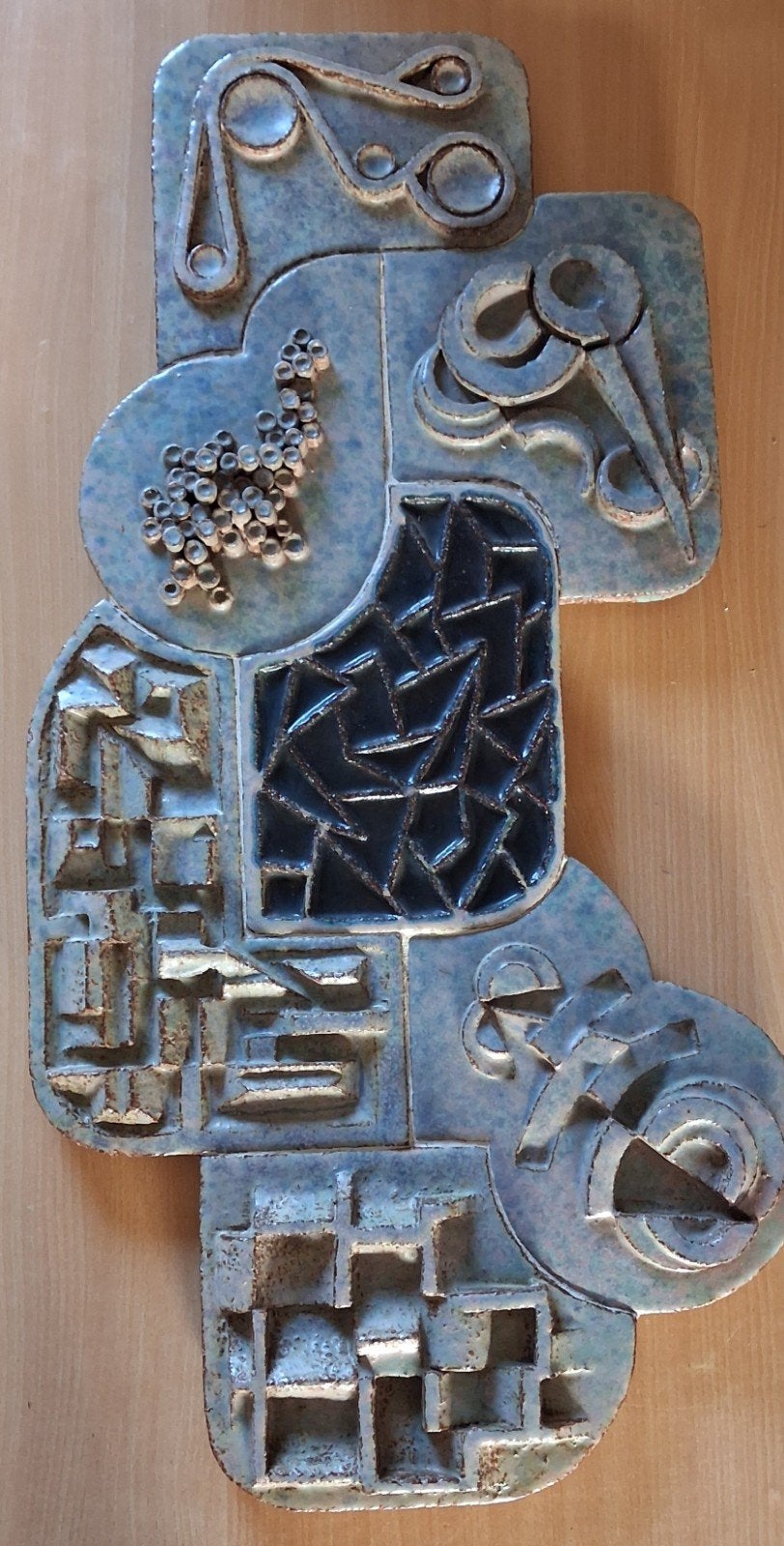 Brutalistisch keramische wandsculptuur. Glazuur.  45/88 cm., Ophalen of Verzenden