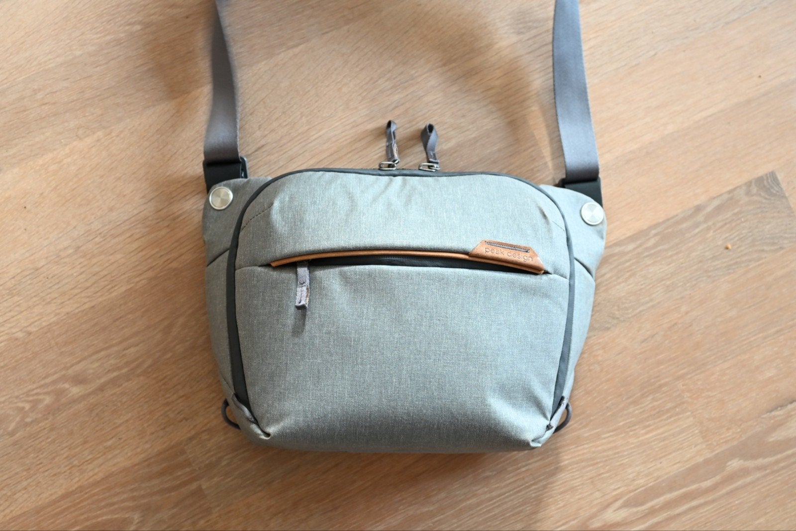 Peak Design Everyday Sling 6L - Lichtgrijs, Gevoerd, Slingtas, Ophalen of Verzenden, Zo goed als nieuw