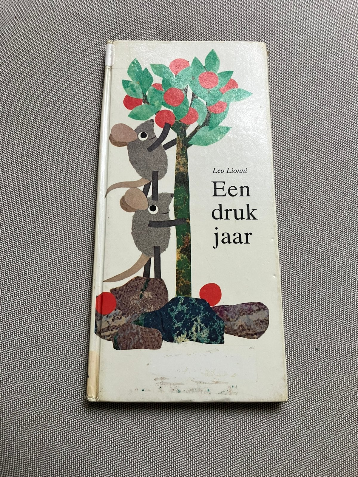 Leo Lionni Een druk jaar, Boeken, Ophalen of Verzenden, Gelezen, Fictie algemeen