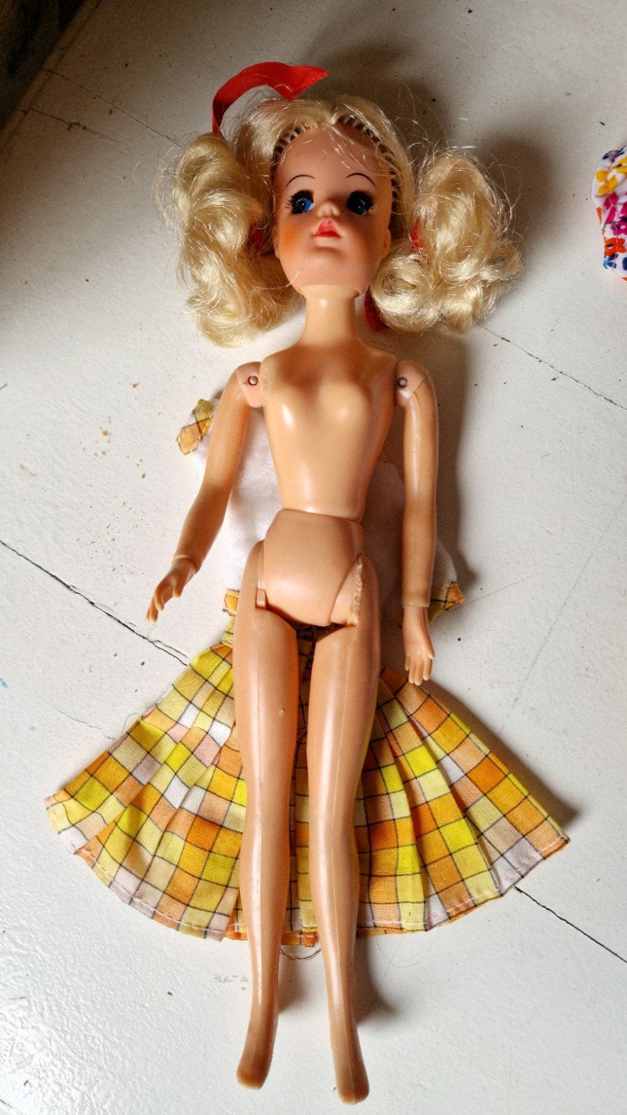 Vintage Sindy Barbie- met originele kleding, bed etc