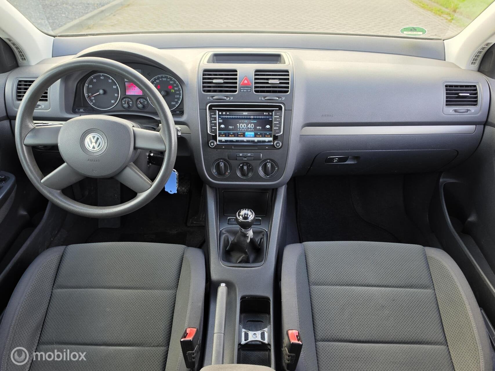 Volkswagen Golf 2.0 FSI Comfortline APK 08-2027!, Auto's, Voorwielaandrijving, Gebruikt, 4 cilinders, Zwart