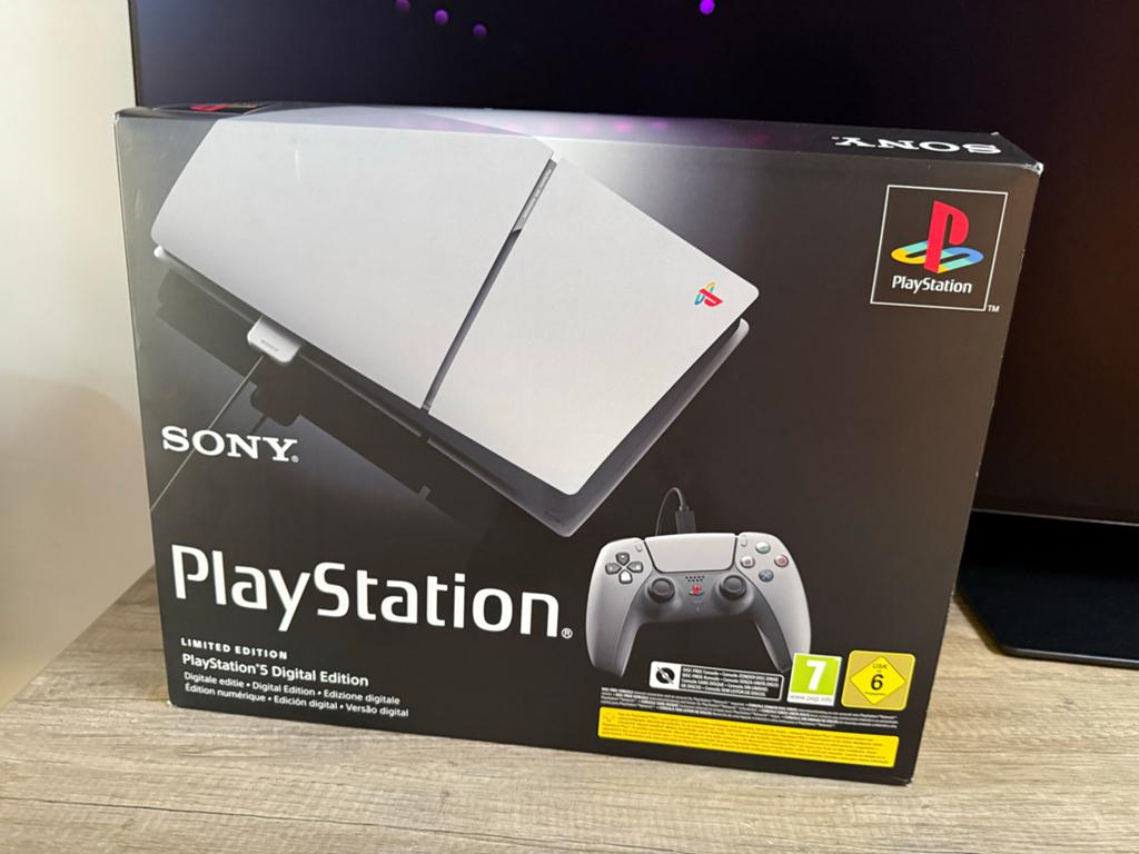 PlayStation 5 Digitale Editie - 30th Anniversary Limited, Spelcomputers en Games, Spelcomputers | Sony PlayStation 5, Verzenden