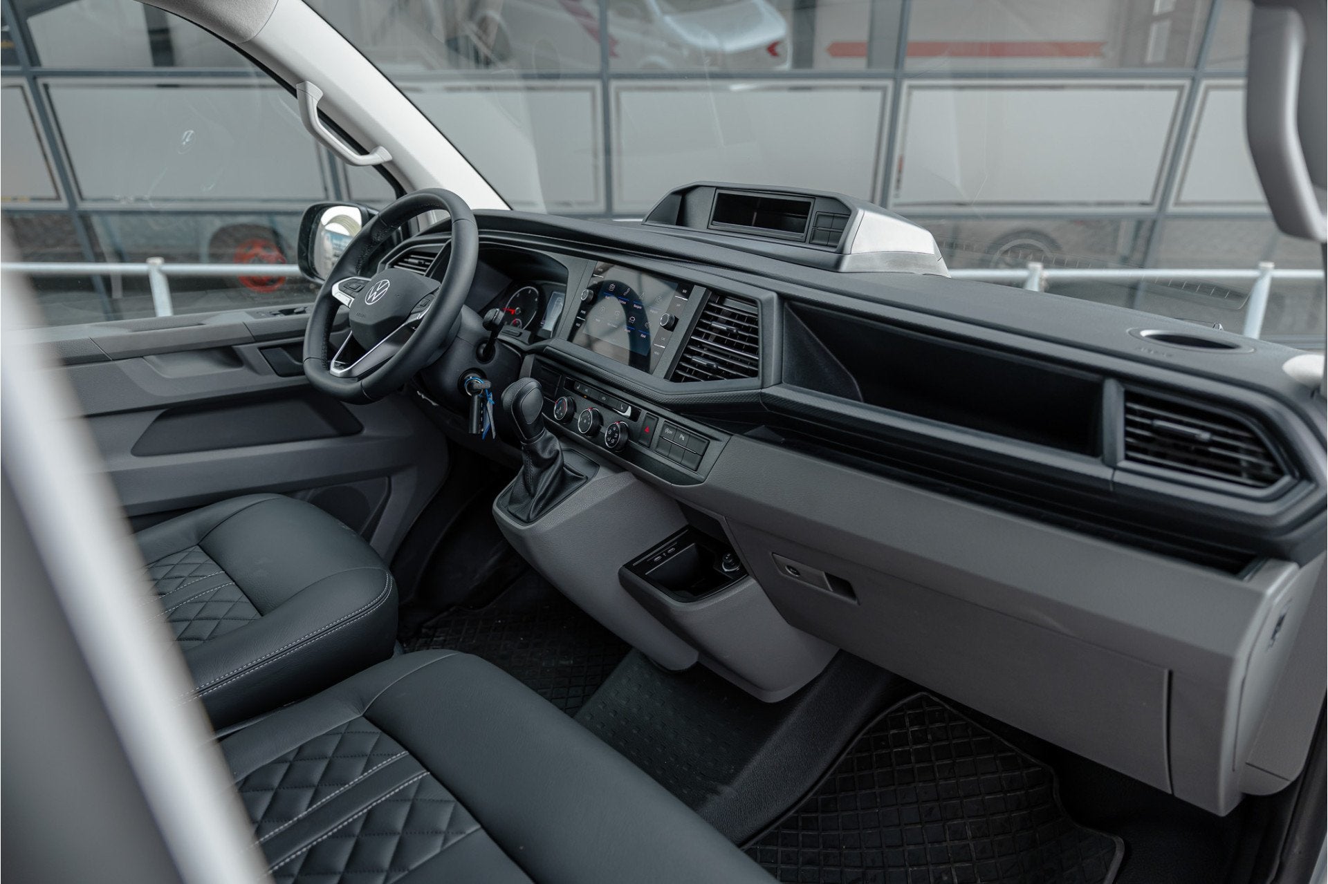 Foto 8 van Volkswagen Transporter 2.0 TDI L2H1 DSG DC | Dubbel cabine |