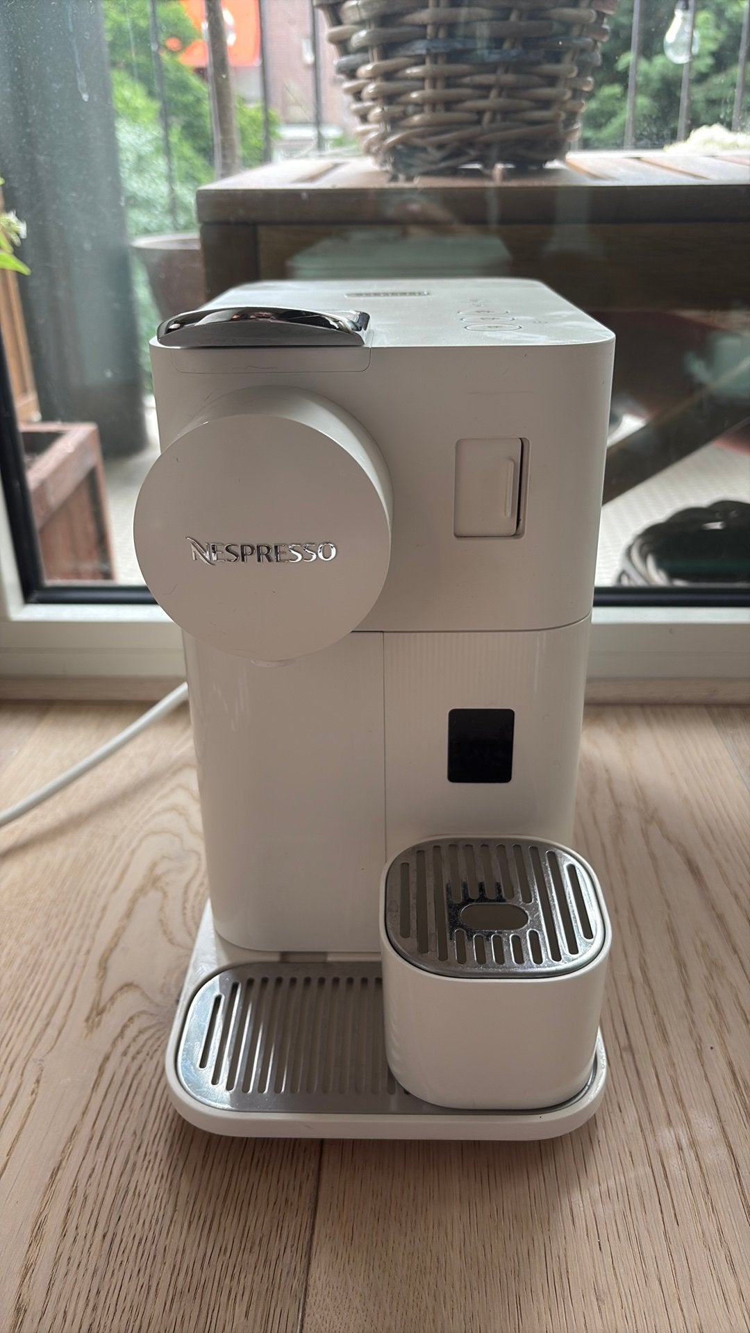 Nespresso De'Longhi Vertuo Next - Zonder melkopschuimer, Ophalen, Gebruikt, Koffiemachine, 2 tot 4 kopjes