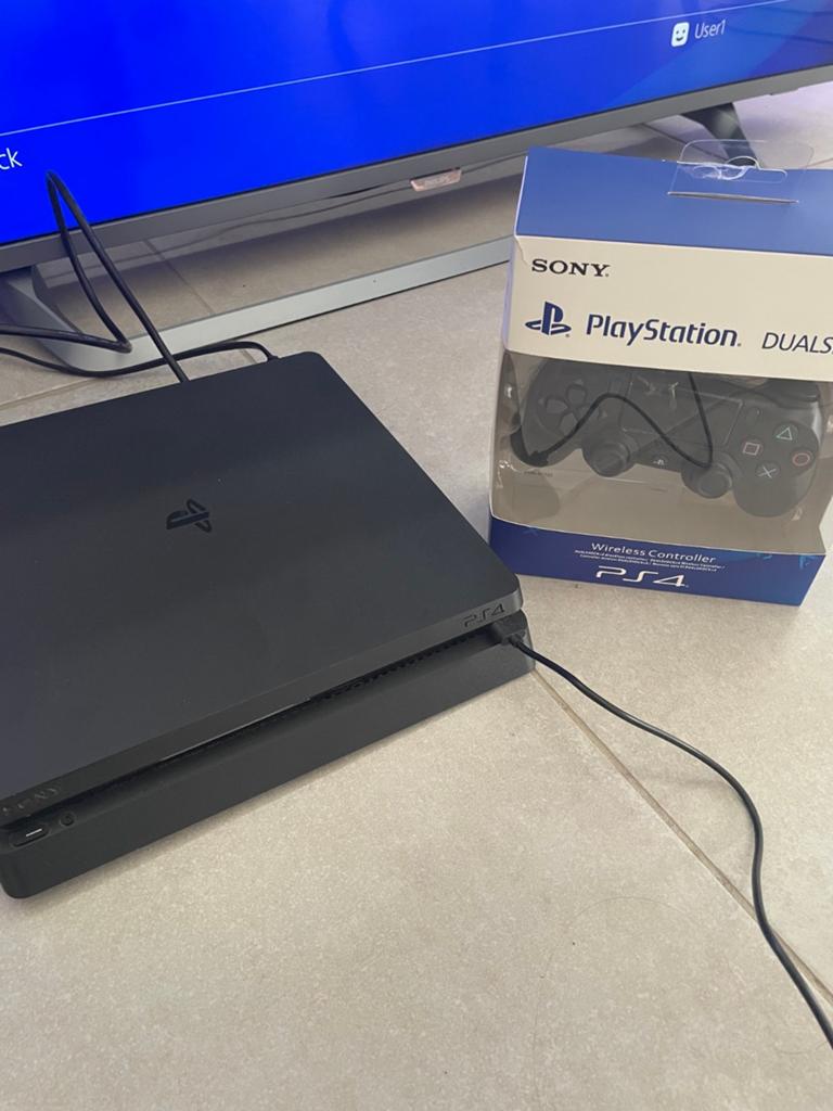 PlayStation 4 met controller, Spelcomputers en Games, Spelcomputers | Sony PlayStation 4, Ophalen of Verzenden, Zo goed als nieuw