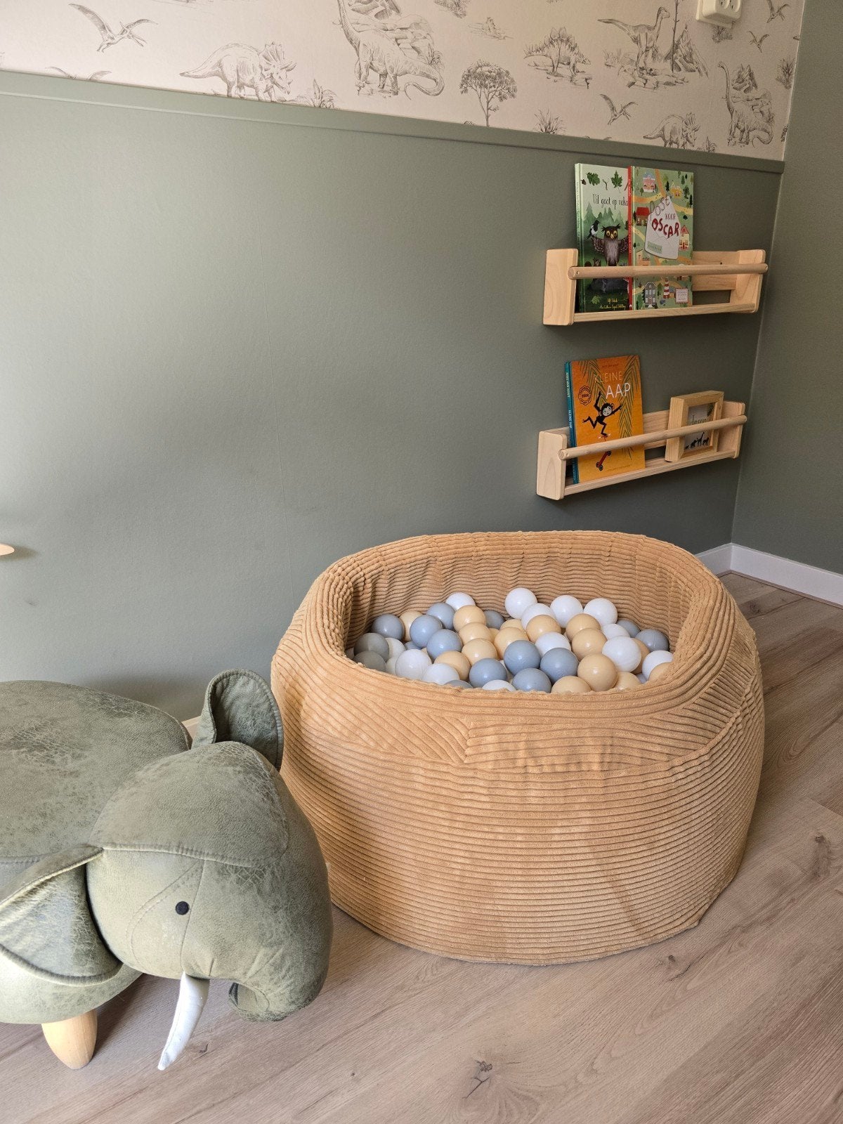 Meow Baby ballenbak camel corduroy met ballen, Kinderen en Baby's, Speelgoed | Babyspeelgoed, Ophalen, Zo goed als nieuw, Overige typen