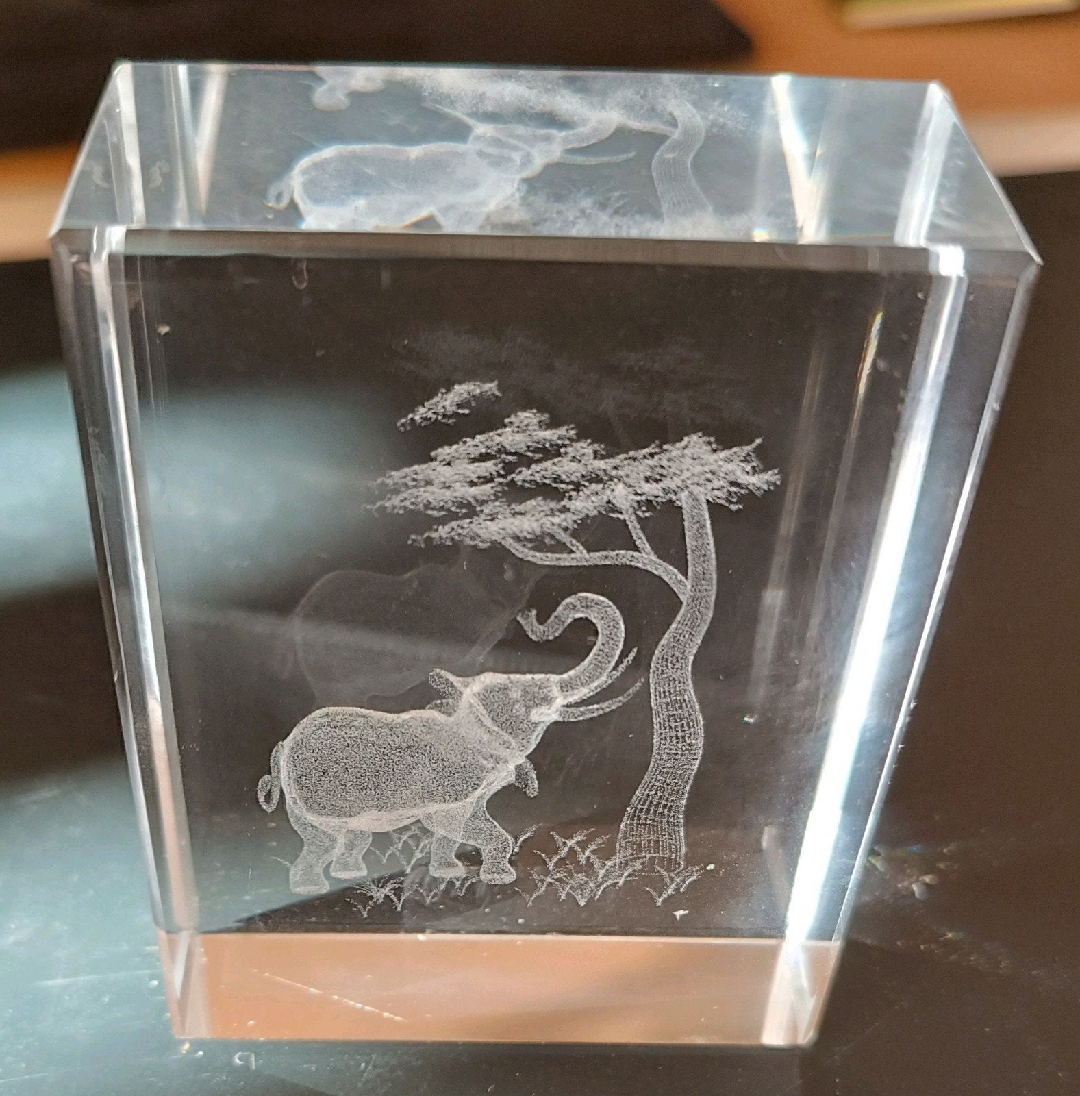 Olifant in 3D glas uit Thailand - als nieuw, Antiek en Kunst, Ophalen of Verzenden