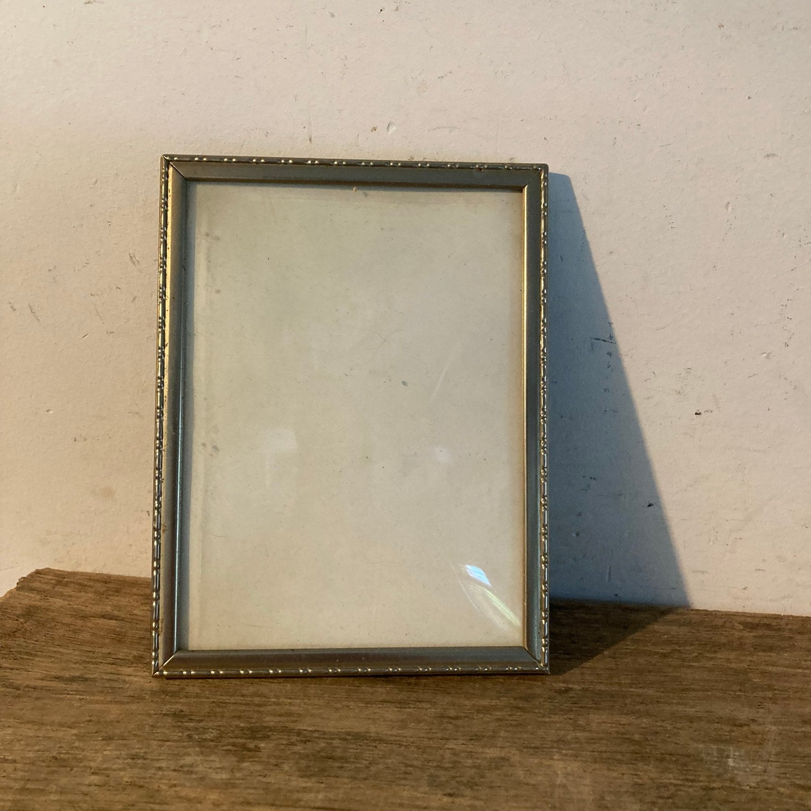 Verzilverde vintage fotolijst met bol glas 9x12 cm, Antiek en Kunst, Ophalen of Verzenden