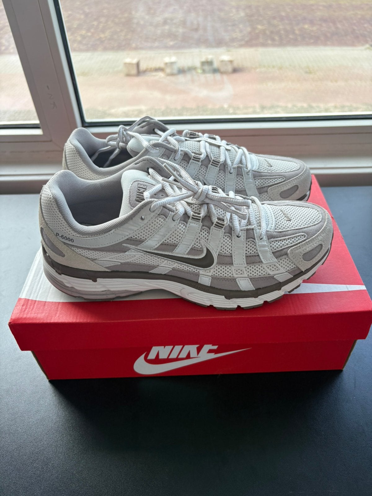 Nike P-6000 Phantom Mink Brown | EU 42, Overige kleuren, Nieuw, Ophalen of Verzenden, Sneakers of Gympen
