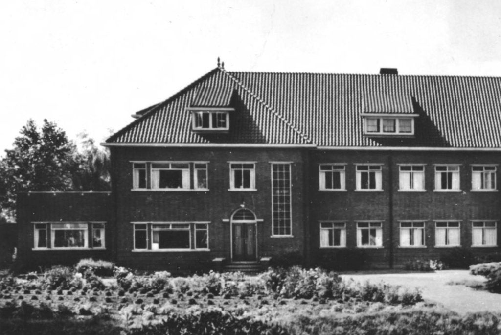 700132 Medemblik NH 1956 St Martinus Gelopen met postzegel, Ophalen of Verzenden, 1940 tot 1960, Gelopen, Noord-Holland
