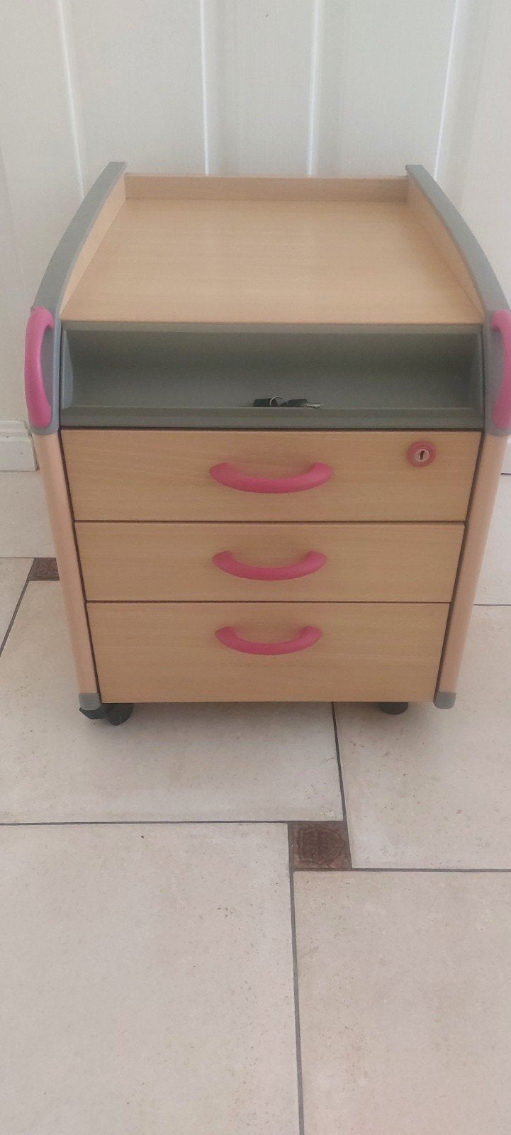 Design Ergonomische Moll kinderladekast - met slot, Ophalen, Minder dan 50 cm, Zo goed als nieuw, 3 of 4 laden