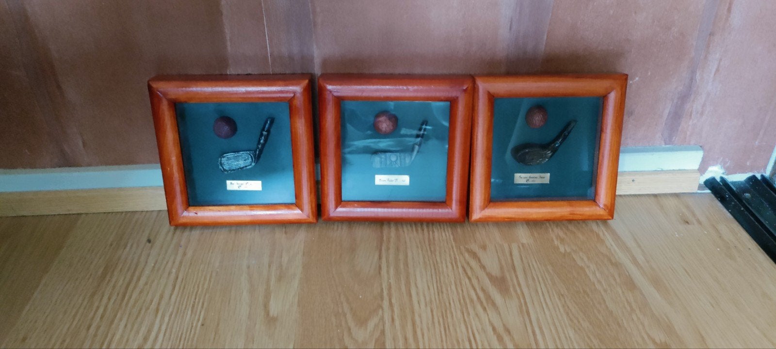 Set van 3 golf schilderijtjes met golfclubs en ballen, Minder dan 50 cm, Gebruikt, Ophalen of Verzenden, Schilderij