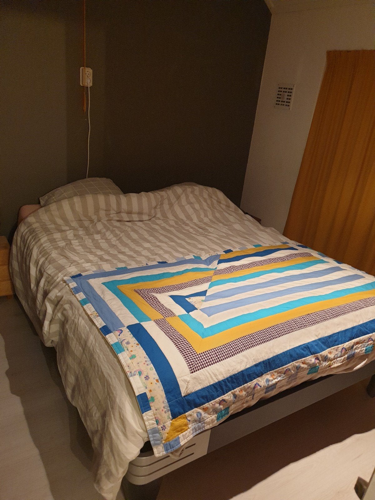 tweepersoons bed met elektrische bodems, Huis en Inrichting, Ophalen, Gebruikt, Tweepersoons