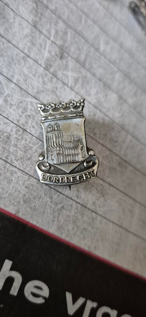 Broches Dordrecht, Ophalen of Verzenden, Zo goed als nieuw, Sport