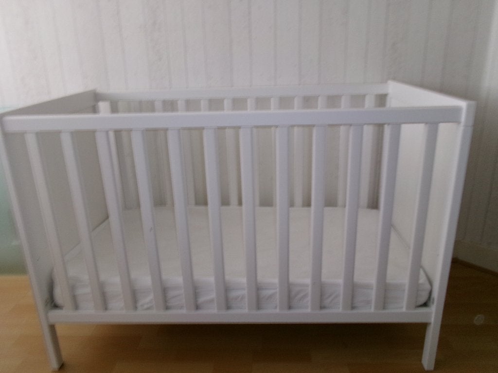 Ikea ledikant voor baby en peuter, Ophalen, Zo goed als nieuw, Ledikant