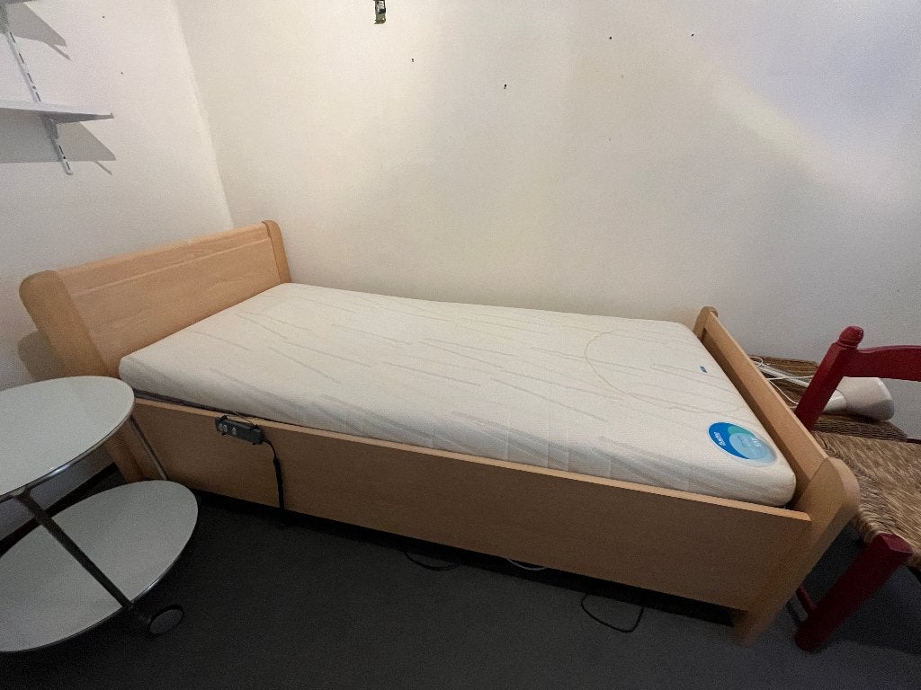 Auping Elektrisch Verstelbaar Bed 90x200 cm + AVS Matras, Ophalen, 90 cm, Eenpersoons, Hout