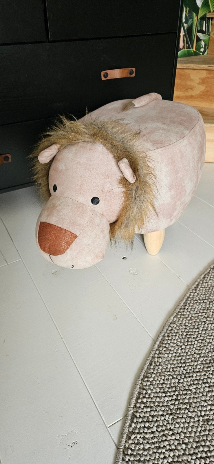 leuke leeuwen poef, Huis en Inrichting, Ophalen, Zo goed als nieuw