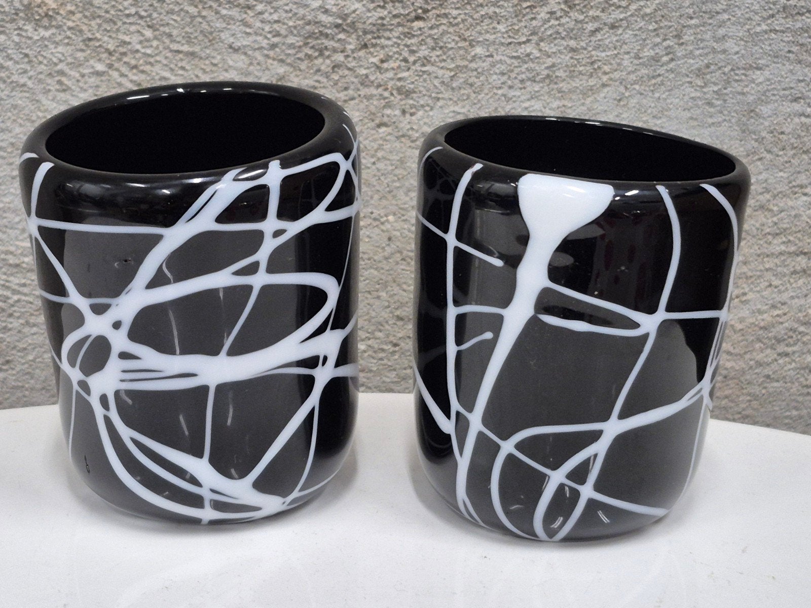 Set van 2 unieke handgemaakte design glasobjecten / vaasjes, Handgemaakt, Zwart, Ophalen of Verzenden, Glas