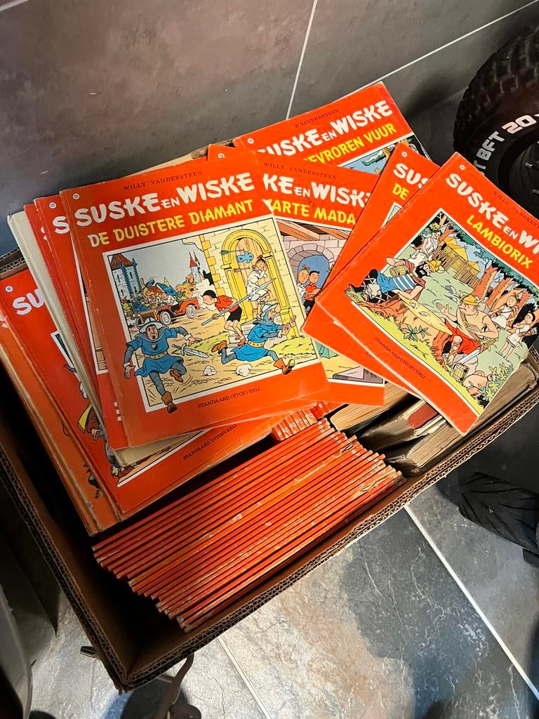 Doos Suske & Wiske strips klassieke rode reeks, Boeken, Stripboeken, Zo goed als nieuw, Meerdere stripboeken, Ophalen