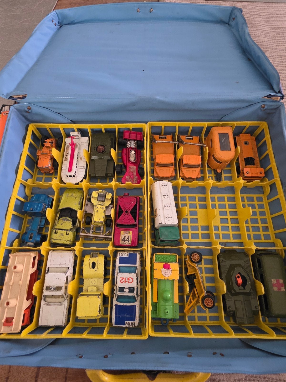 Vintage Matchbox 38speelgoedauto's met koffer, Overige merken, Gebruikt, 1:50 of kleiner, Auto