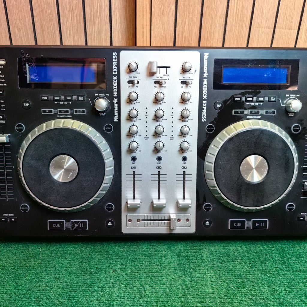 Numark Mixdeck Express DJ Controller - In Nette Staat, Numark, Zo goed als nieuw, Support@numark.com, Numark Industries
200 Scenic View Drive
Cumberland, RI 02864-1813
USA