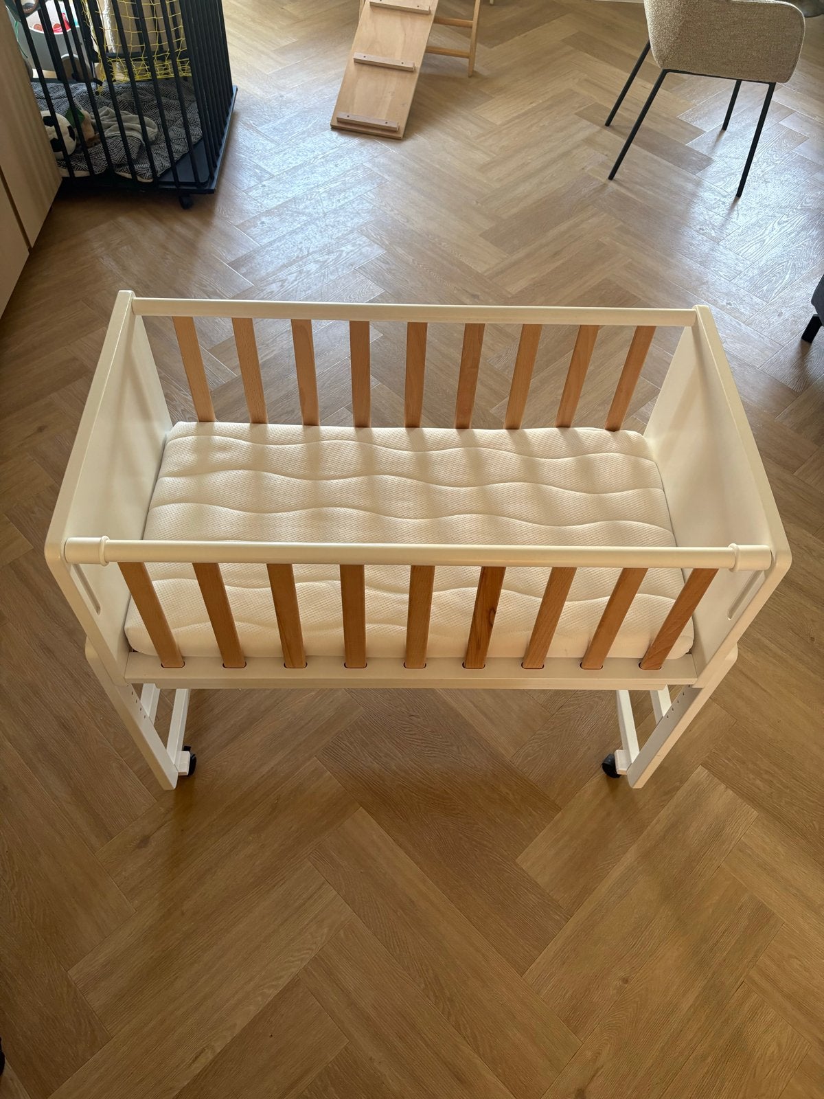 Co-sleeper Petit Amelie Nuage - Zo goed als nieuw, Kinderen en Baby's, Babywiegjes en Ledikanten, Ophalen, Zo goed als nieuw, Wieg