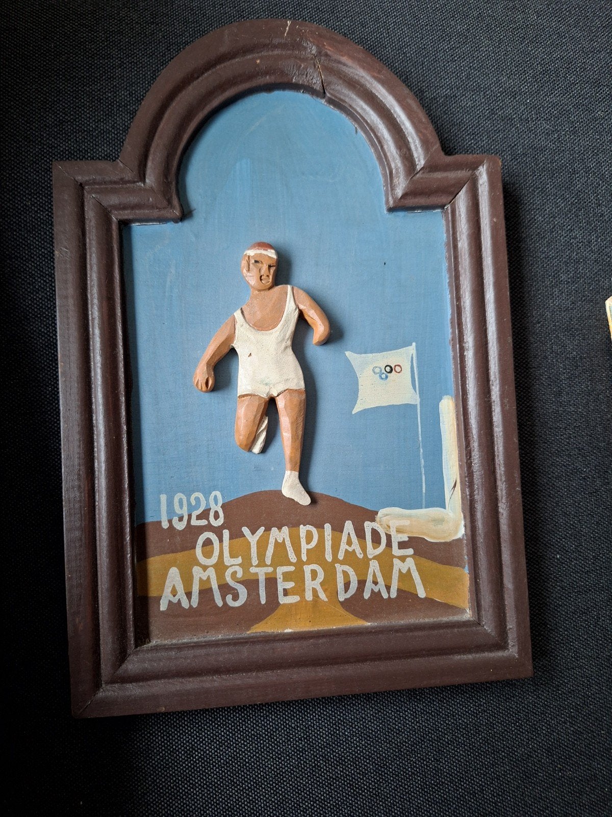 Vintage Olympische Spelen Amsterdam 1928 Houten Plaquette, Ophalen of Verzenden, Gebruikt, Overige sporten, Beeldje of Poppetje